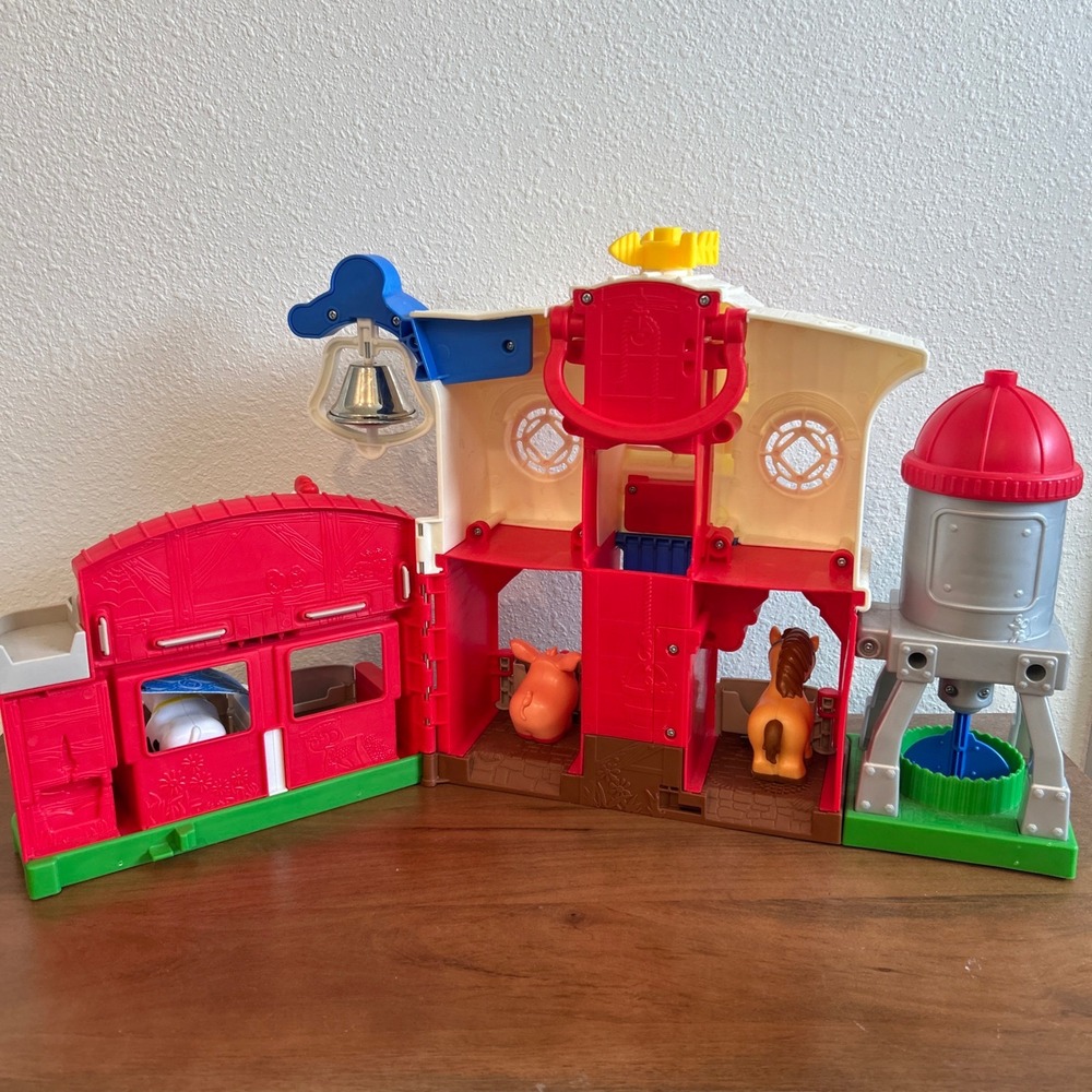 Fisher-Price Little People Caring for Animals Farm Playset with 4 Figures - Picture 8 of 10